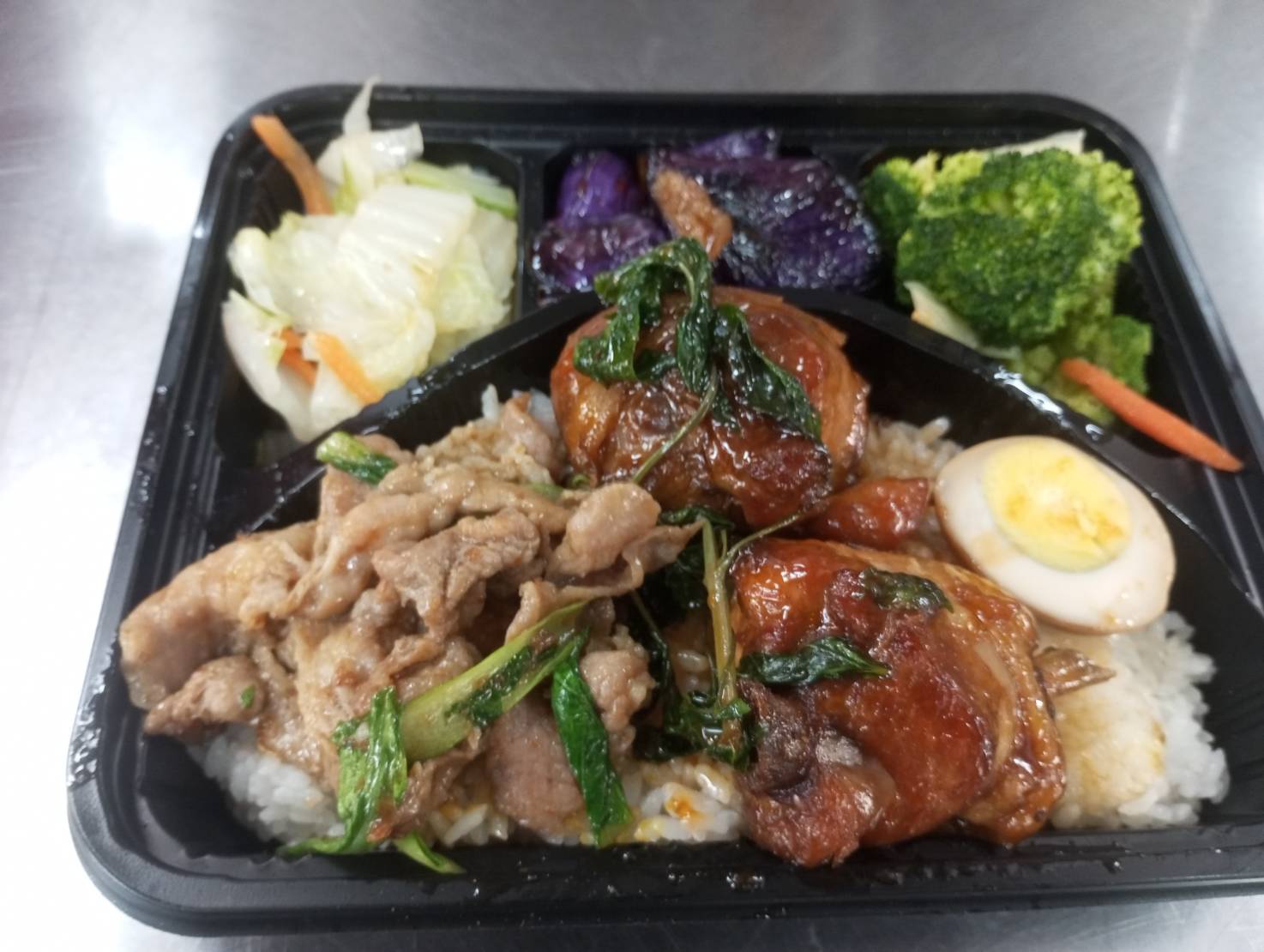 三杯雞+沙茶肉片雙拼便當  100元