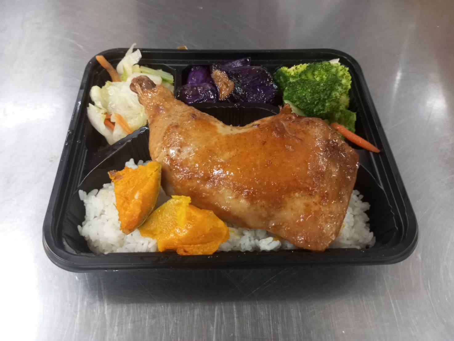魯雞腿便當  100元